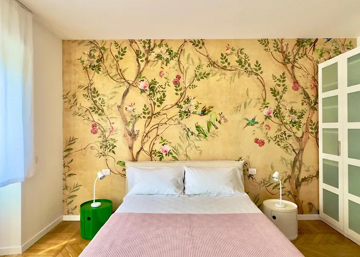 アパート Rosselli Apartment, コモ